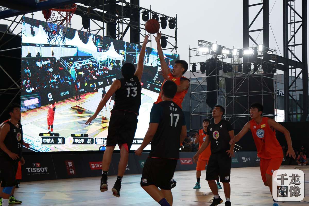 特狮祝福贝尔纳尔：俱乐部和巴萨球迷都在支持你，早日康复！